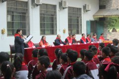 “雷锋书屋”挂牌仪式在陕西省蓝田县北关实验学校小学部举行